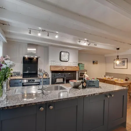 3 Bed In Robin Hoods Bay Oc-r041 * Robin Hood's Bay